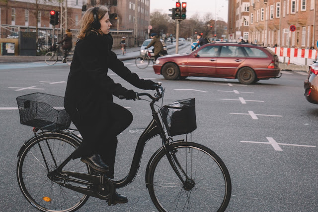 headphones-cycling